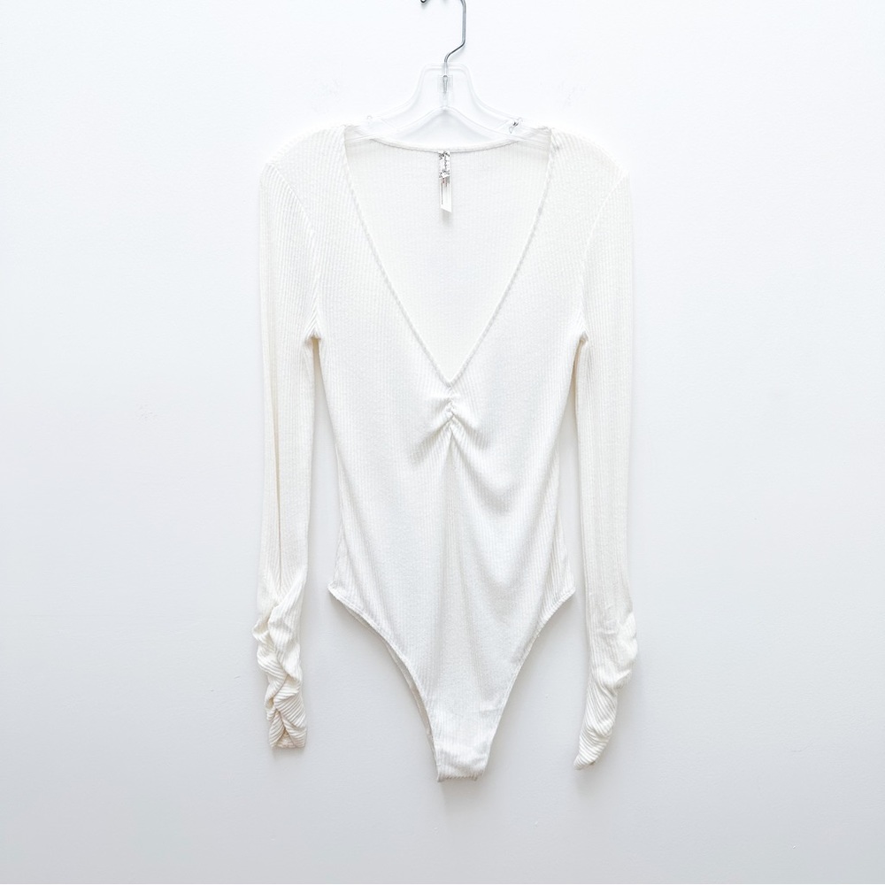 ‘Intimately’ Free People Ribbed Ruched Sleeve Bodysuit | Medium | Cream - Picture 2 of 8